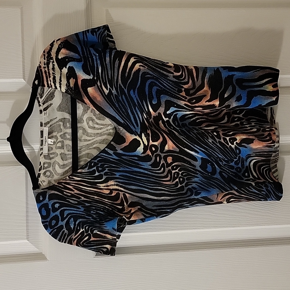 Vertigo Paris Colorful Animal Print Size Small Stretch Shirt